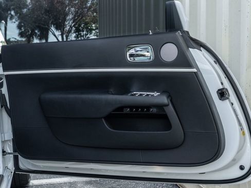 Used 2019 Rolls-Royce Wraith image 25