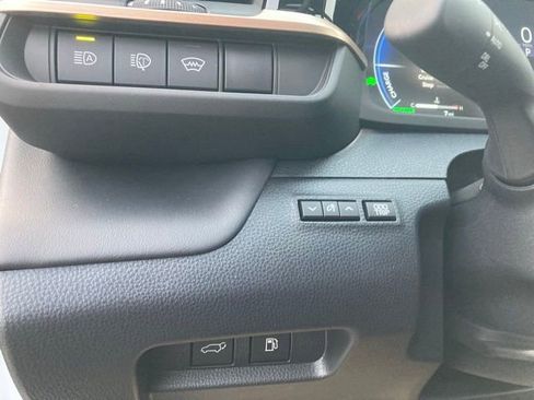 New 2025 Toyota Crown Signia image 28