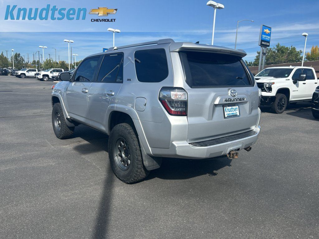 Used 2015 Toyota 4Runner SR5 AWD/4WD image 5