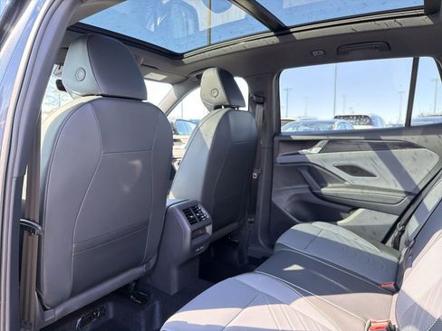 New 2026 Volkswagen Tiguan SE R-Line FWD image 13