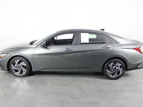 Certified 2025 Hyundai Elantra Sport FWD image 12