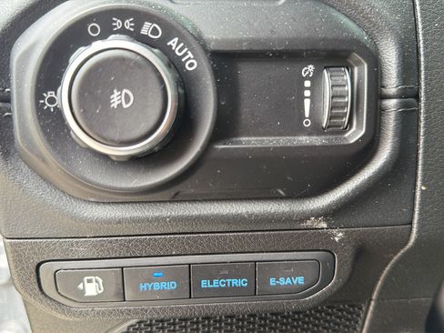 Used 2024 Jeep Wrangler Unlimited Rubicon 4xe AWD/4WD image 23