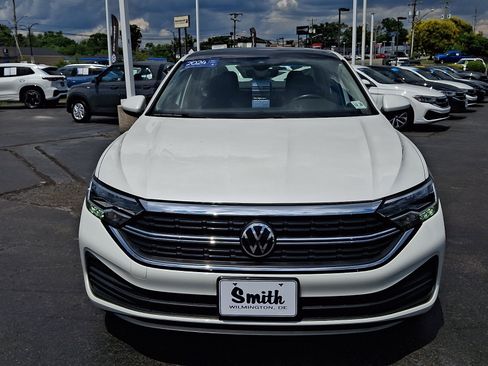Certified 2024 Volkswagen Jetta SE FWD image 2