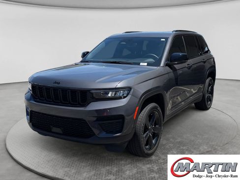 Used 2024 Jeep Grand Cherokee Altitude AWD/4WD image 1