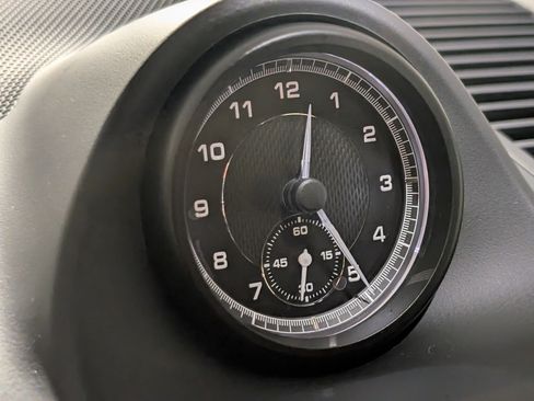 Used 2025 Porsche Macan image 36