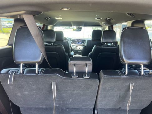 Used 2025 Chrysler Pacifica Select FWD image 35