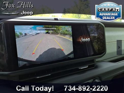 Used 2025 Jeep Wrangler Unlimited Sahara w/ Safety Group AWD/4WD image 21