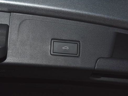 Used 2024 Volkswagen Atlas Cross Sport SE image 31