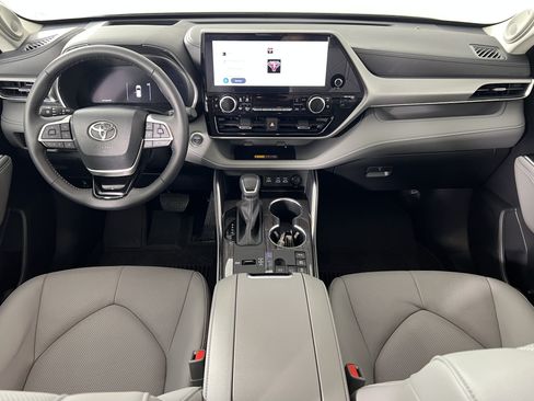Used 2026 Toyota Highlander Platinum AWD/4WD image 23