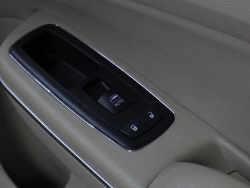 Used 2011 Chrysler 300 Limited w/ Luxury Group image 10