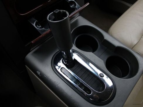 Used 2005 Ford F150 Lariat image 8