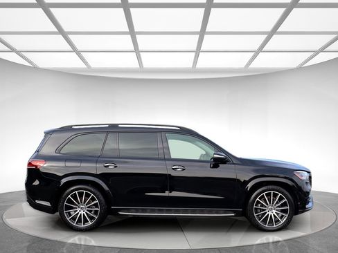 Used 2022 Mercedes-Benz GLS 450 4MATIC w/ AMG Line Exterior image 4