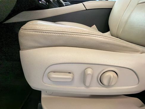 Used 2018 Buick Enclave Essence FWD image 13