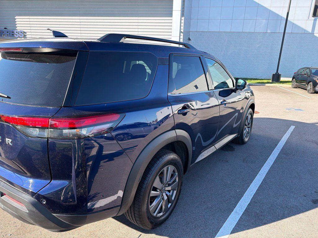 Used 2025 Nissan Pathfinder SV AWD/4WD image 13
