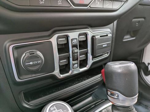 Used 2020 Jeep Wrangler Unlimited Sahara image 20