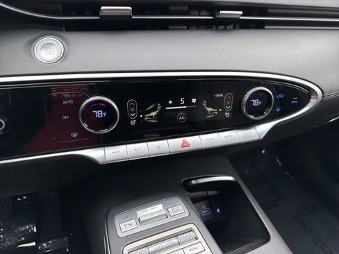 Used 2025 Genesis GV70 2.5T image 26