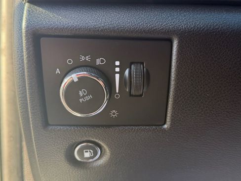 Used 2018 Jeep Grand Cherokee Altitude image 21