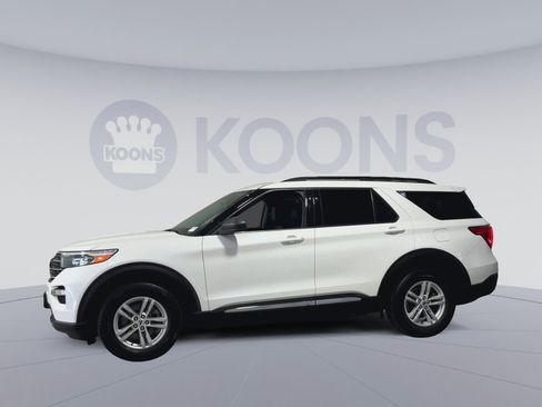 Used 2022 Ford Explorer XLT w/ Equipment Group 202A image 7