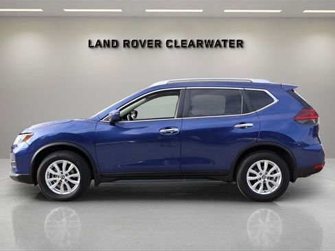 Used 2019 Nissan Rogue SV image 2