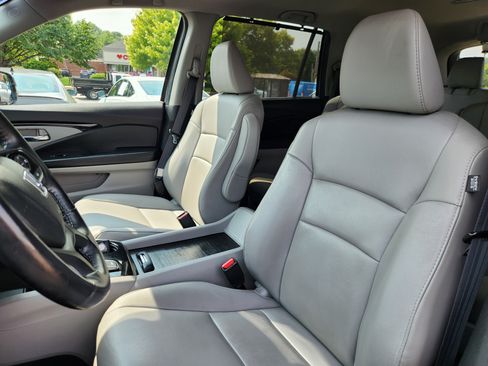 Used 2020 Honda Pilot Touring image 7