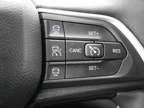 Used 2023 Jeep Grand Cherokee L Laredo image 25