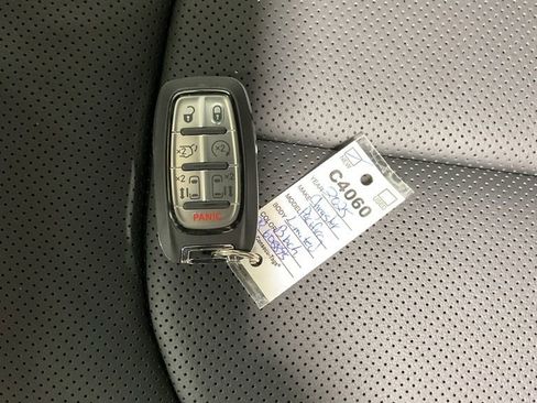 New 2025 Chrysler Pacifica Limited image 27