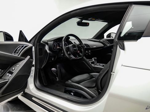 Used 2018 Audi R8 V10 RWD image 43