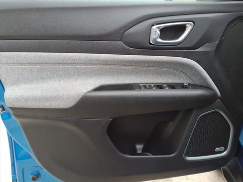 Used 2022 Jeep Compass Latitude w/ Sun and Sound Group image 10