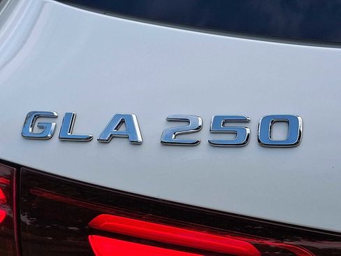 Certified 2025 Mercedes-Benz GLA 250 4MATIC image 29
