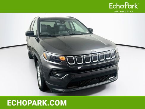 Used 2022 Jeep Compass Latitude w/ Convenience Group AWD/4WD image 1