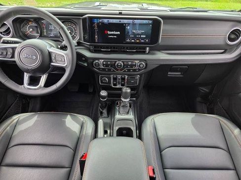 Used 2025 Jeep Wrangler Unlimited Sahara AWD/4WD image 15