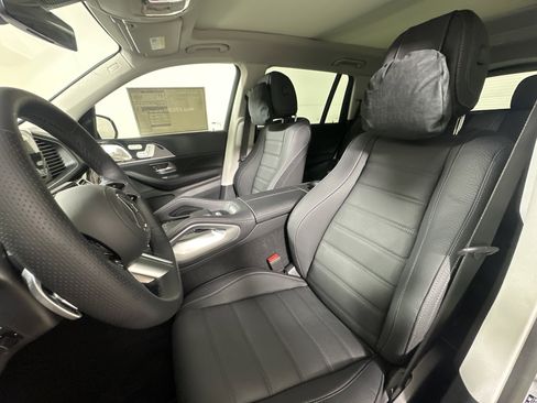New 2026 Mercedes-Benz GLS 450 4MATIC image 9