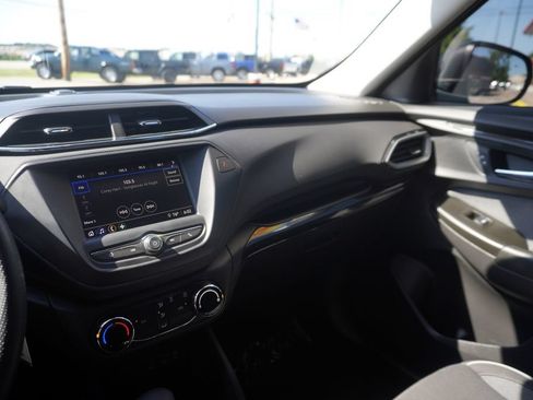 Used 2021 Chevrolet TrailBlazer LS FWD image 19