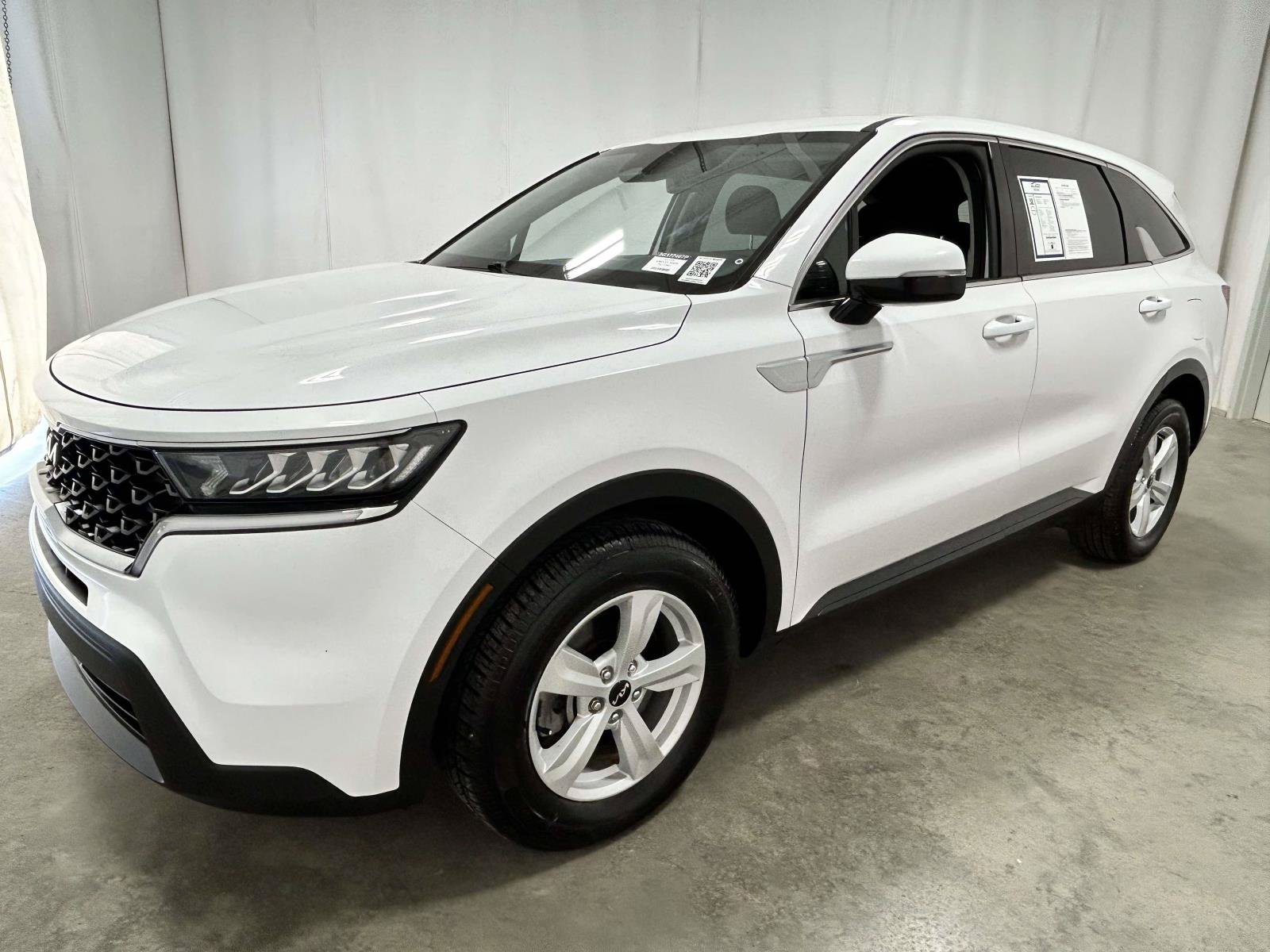 Used 2023 Kia Sorento LX FWD image 5
