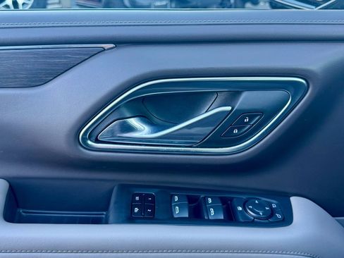 Used 2024 Chevrolet Suburban LT image 33