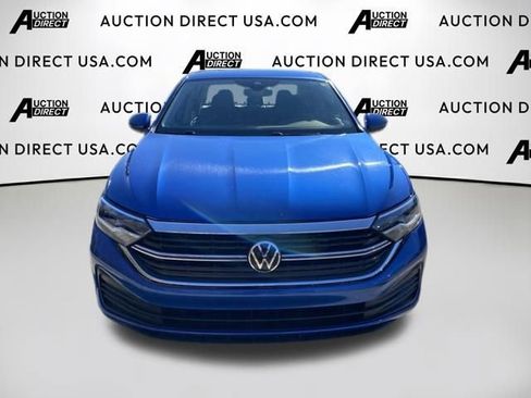 Used 2024 Volkswagen Jetta SE image 10