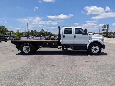 Used 2021 Ford F750 2WD Crew Cab Super Duty image 3