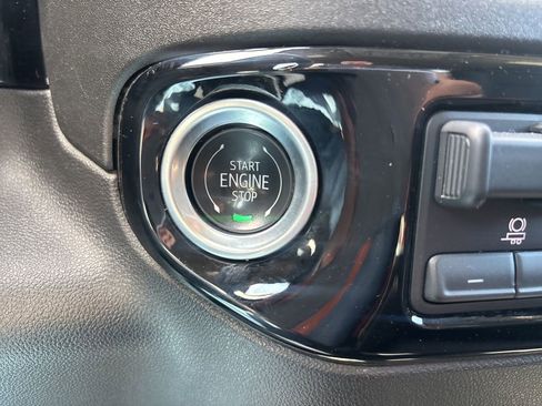 Used 2025 Chevrolet Silverado 1500 LT AWD/4WD image 18