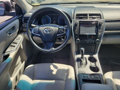 Used 2017 Toyota Camry XLE w/ Moonroof Package image 17
