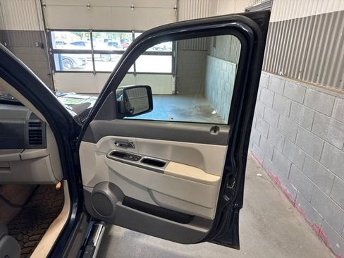 Used 2008 Jeep Liberty Limited w/ Premium Group AWD/4WD image 16