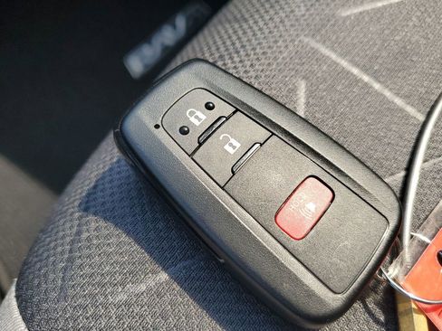 Used 2025 Toyota RAV4 XLE image 37