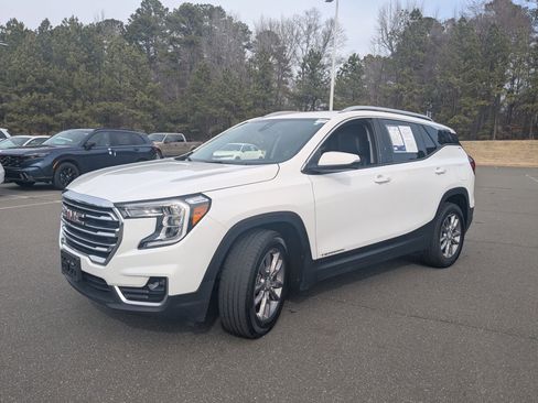 Used 2024 GMC Terrain SLT FWD image 3