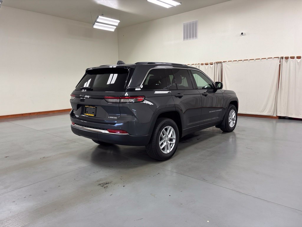 Used 2024 Jeep Grand Cherokee Laredo X w/ Luxury Tech Group I AWD/4WD image 8