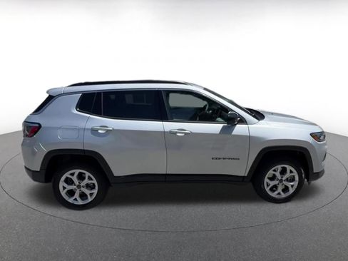 Used 2025 Jeep Compass Latitude AWD/4WD image 16