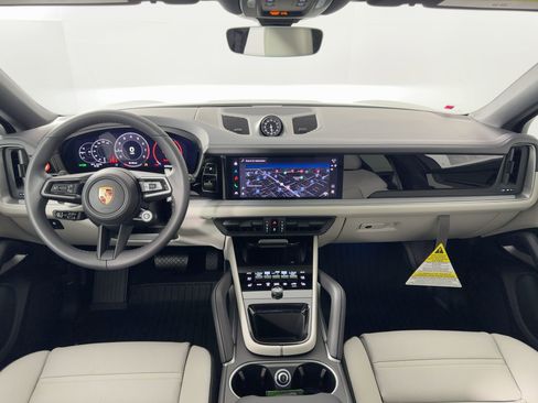Certified 2026 Porsche Cayenne Coupe image 17
