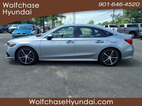 Used 2023 Honda Civic Touring image 2