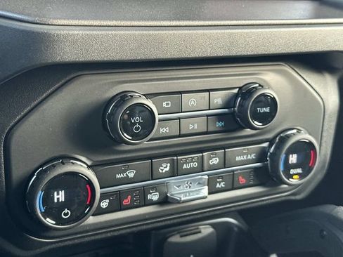 New 2025 Ford Bronco Badlands image 35