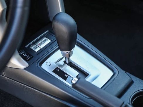 Used 2017 Subaru Forester 2.5i Premium w/ All-Weather Package image 16