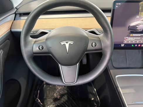 Used 2023 Tesla Model Y AWD image 18