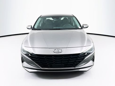 Used 2023 Hyundai Elantra SEL w/ Convenience Package FWD image 2